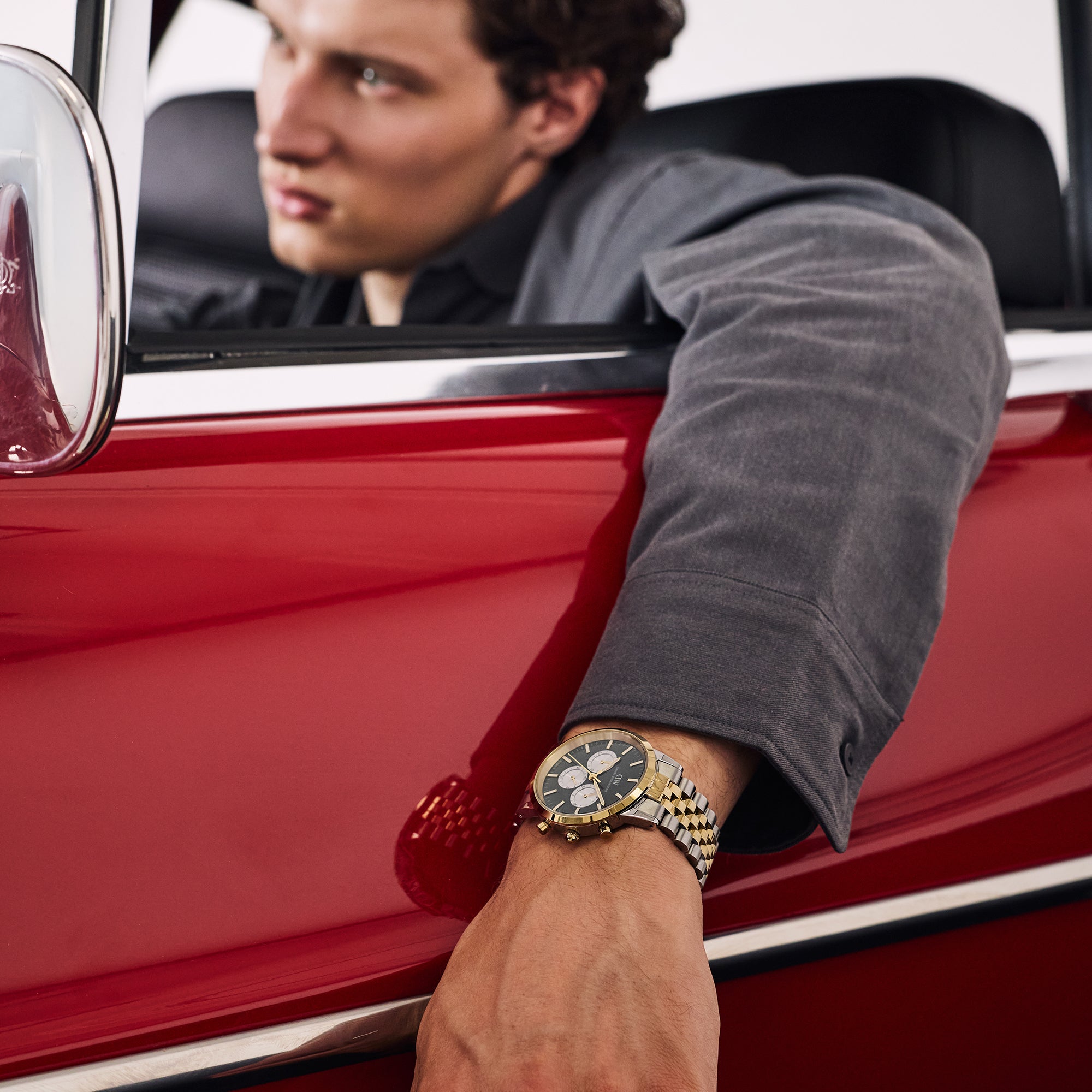 Iconic Link Unitone - Gold watch with steel link 28mm | DW