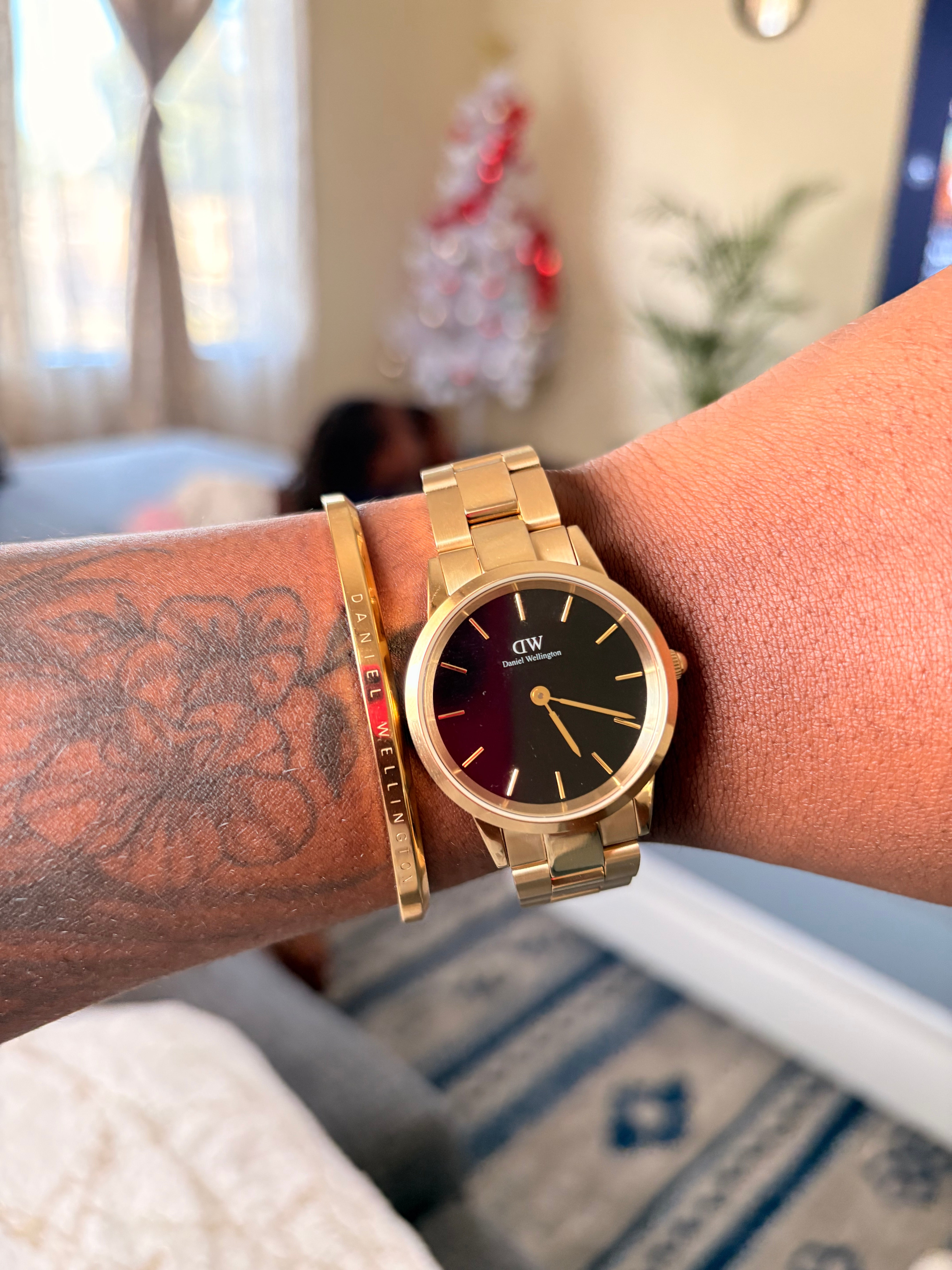 Iconic Link - Women's Watch Gold with Black Dial | DW