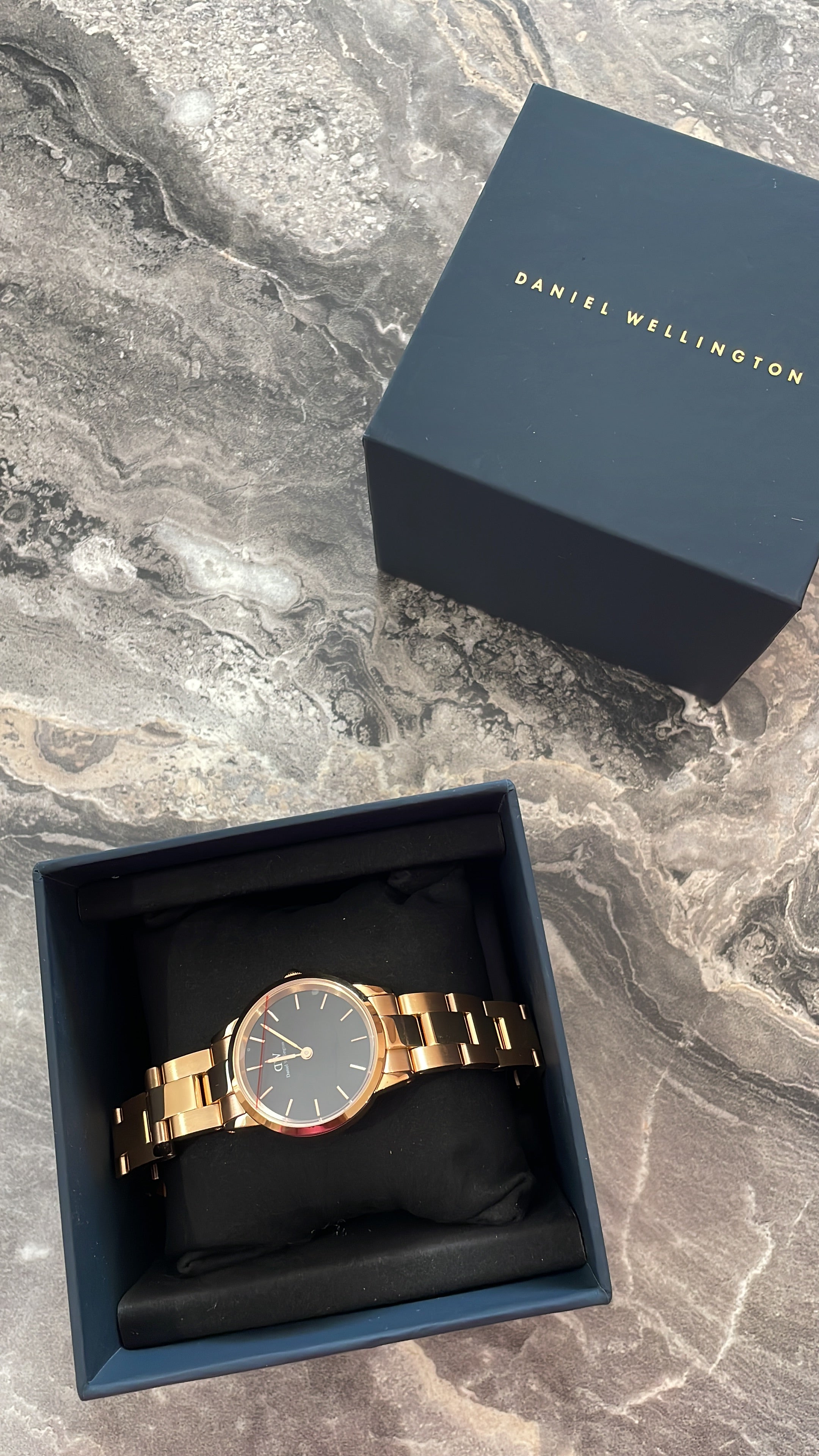 Iconic Link - Silver watch with Black dial 36mm | DW
